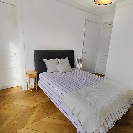 Amazing Refurbished Flat In V Lägenhet