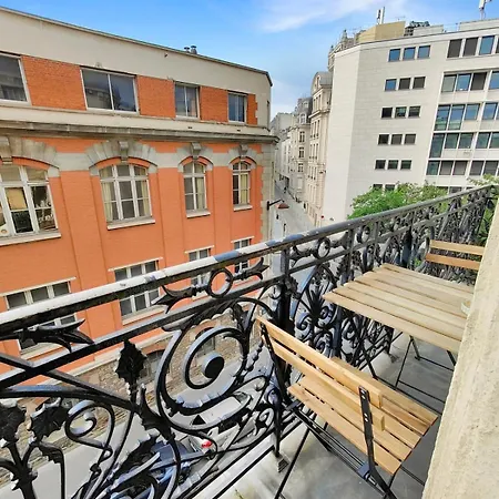 Apartment Amazing Refurbished Flat In V