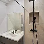 Amazing Refurbished Flat In V Apartman
