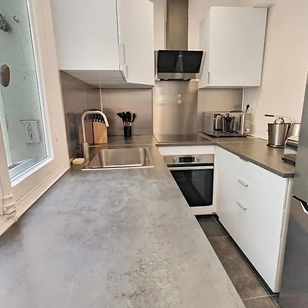 아파트 Amazing Refurbished Flat In V