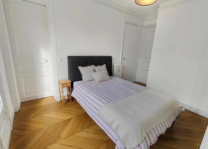 Amazing Refurbished Flat In V דירה