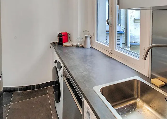 Amazing Refurbished Flat In V פריז